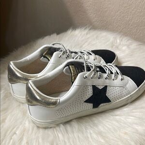 Stylish Women's Sneakers in Black and Gold